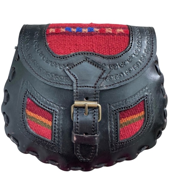 Vintage 1970’s Western Tooled Atzec Leather Crossbody Bag 8”h x 7”I - Picture 8 of 12